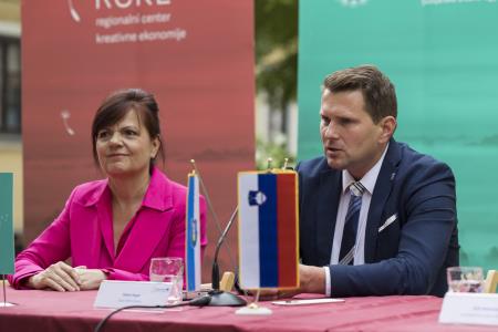 Kamniško mestno središče z novim utripom – sprehod z županom po pop-up izložbah in obisk novih podjetnikov  (11)